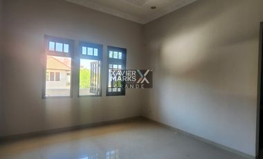 Disewakan rumah di pakuwon indah cluster Villa bukit indah, Surabaya