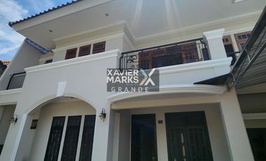 Disewakan rumah di pakuwon indah cluster Villa bukit indah, Surabaya