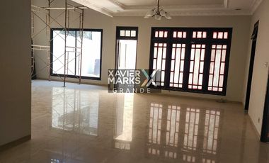 Disewakan rumah di pakuwon indah cluster Villa bukit indah, Surabaya