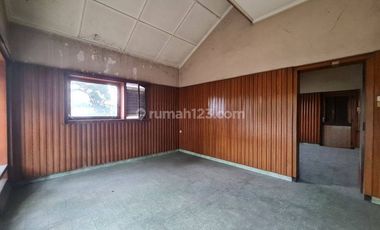 Rumah mewah dengan halaman luas,  di jebres solo