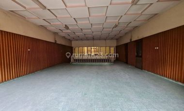 Rumah mewah dengan halaman luas,  di jebres solo