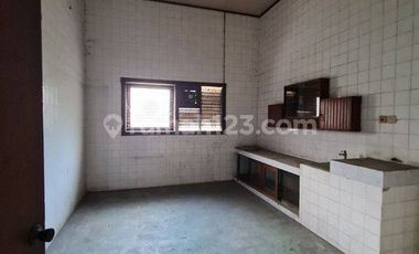 Rumah mewah dengan halaman luas,  di jebres solo