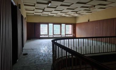 Rumah mewah dengan halaman luas,  di jebres solo