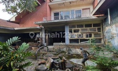 Rumah mewah dengan halaman luas,  di jebres solo