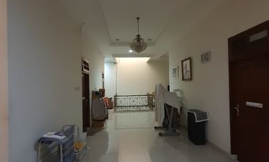 Rumah Bagus Design Klasik 3 Lt di Komplek Citra Garden, Kalideres