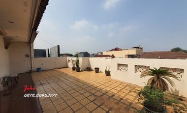 Rumah Bagus Design Klasik 3 Lt di Komplek Citra Garden, Kalideres