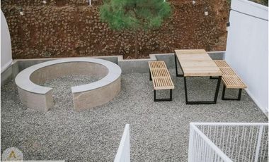 Dijual Villa dengan View Bukit di Dago Bandung