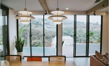 Dijual Villa dengan View Bukit di Dago Bandung