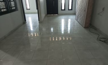 Disewakan rumah di Taman Malaka Pdk Kelapa Jak Tim