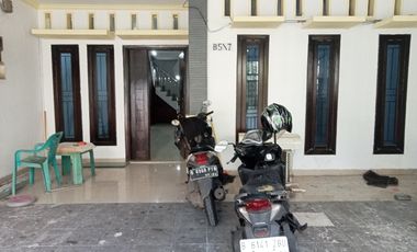 Disewakan rumah di Taman Malaka Pdk Kelapa Jak Tim