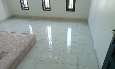 Disewakan rumah di Taman Malaka Pdk Kelapa Jak Tim