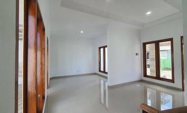 rumah dualantai di slawi kota