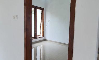 rumah dualantai di slawi kota