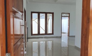 rumah dualantai di slawi kota