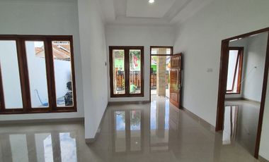 rumah dualantai di slawi kota