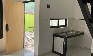 Rumah baru 2 lantai di tengah kota jakarta utara