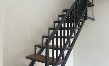 Rumah baru 2 lantai di tengah kota jakarta utara