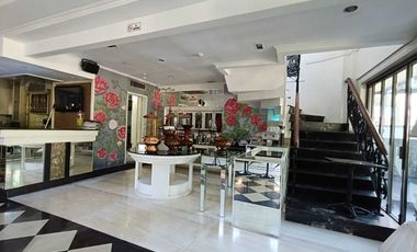 Disewakan Hotel dan Cafe Bintang 3 di Dago