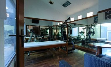 Disewakan Hotel dan Cafe Bintang 3 di Dago