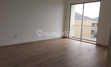 TOWN HOUSE ALLEGRO GOLF ISLAND 3 LANTAI TERMURAH, RUMAH RAPI