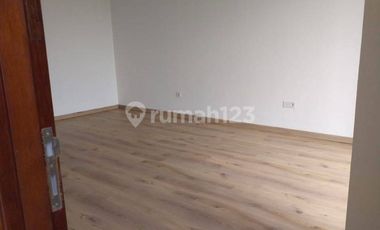 TOWN HOUSE ALLEGRO GOLF ISLAND 3 LANTAI TERMURAH, RUMAH RAPI