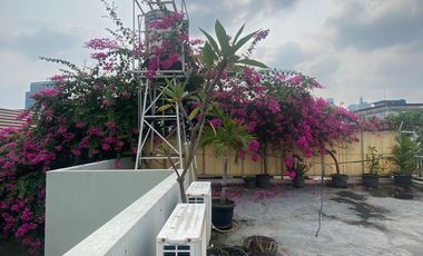 Disewakan Rumah Tinggal / Kantor Tipe 4 Kamar di Kuningan Jakarta