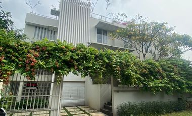 Disewakan Rumah Tinggal / Kantor Tipe 4 Kamar di Kuningan Jakarta