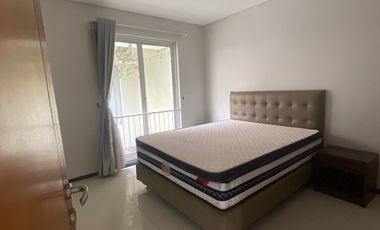 Disewakan Rumah Tinggal / Kantor Tipe 4 Kamar di Kuningan Jakarta