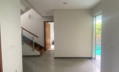 Disewakan Rumah Tinggal / Kantor Tipe 4 Kamar di Kuningan Jakarta