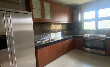 Disewakan Rumah Tinggal / Kantor Tipe 4 Kamar di Kuningan Jakarta