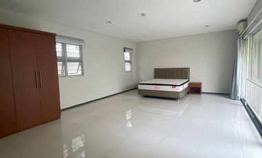 Disewakan Rumah Tinggal / Kantor Tipe 4 Kamar di Kuningan Jakarta