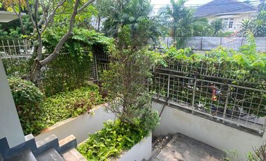 Disewakan Rumah Tinggal / Kantor Tipe 4 Kamar di Kuningan Jakarta