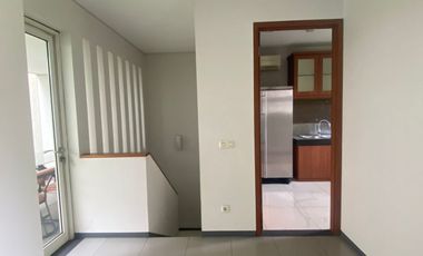 Disewakan Rumah Tinggal / Kantor Tipe 4 Kamar di Kuningan Jakarta