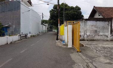 Sedati agung hit tanah dekat bandara juanda