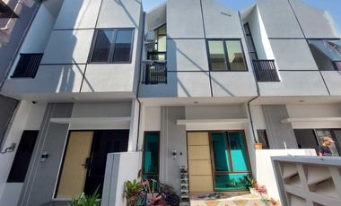 Rumah Murah 2 lantai lokasi dekat kntor walikota dan stdion jis sunter