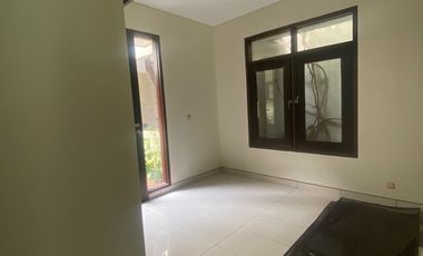 Disewakan Rumah Tipe 4 Kamar Tidur di Kuningan Jakarta Selatan