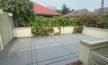 Disewakan Rumah Tipe 4 Kamar Tidur di Kuningan Jakarta Selatan