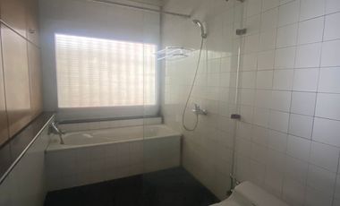 Disewakan Rumah Tipe 4 Kamar Tidur di Kuningan Jakarta Selatan