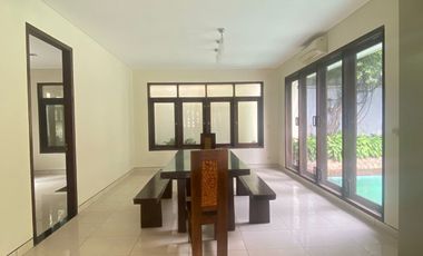 Disewakan Rumah Tipe 4 Kamar Tidur di Kuningan Jakarta Selatan