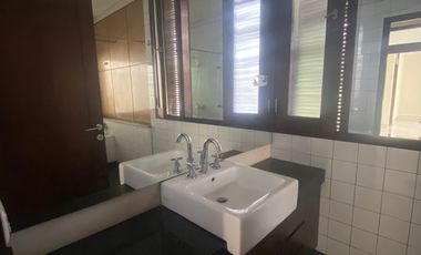 Disewakan Rumah Tipe 4 Kamar Tidur di Kuningan Jakarta Selatan