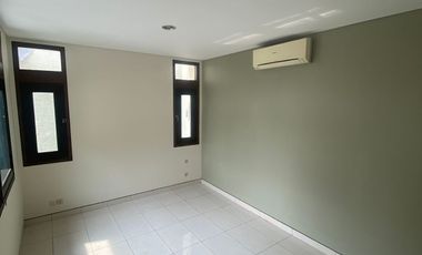 Disewakan Rumah Tipe 4 Kamar Tidur di Kuningan Jakarta Selatan