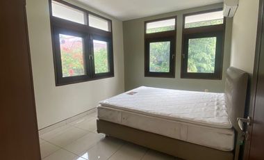 Disewakan Rumah Tipe 4 Kamar Tidur di Kuningan Jakarta Selatan