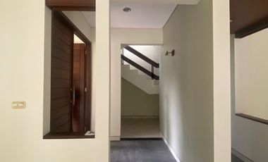 Disewakan Rumah Tipe 4 Kamar Tidur di Kuningan Jakarta Selatan