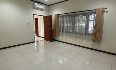 Disewakan Rumah Tipe 4+1 Kamar Tidur di Kuningan Jakarta Selatan