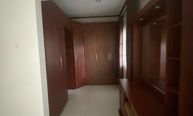 Disewakan Rumah Tipe 4+1 Kamar Tidur di Kuningan Jakarta Selatan