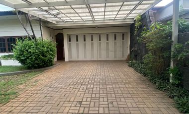 Disewakan Rumah Tipe 4+1 Kamar Tidur di Kuningan Jakarta Selatan