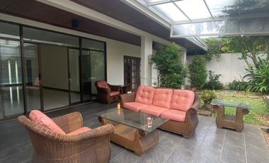 Disewakan Rumah Tipe 4+1 Kamar Tidur di Kuningan Jakarta Selatan