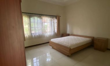 Disewakan Rumah Tipe 4+1 Kamar Tidur di Kuningan Jakarta Selatan