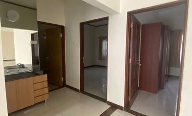 Disewakan Rumah Tipe 4+1 Kamar Tidur di Kuningan Jakarta Selatan