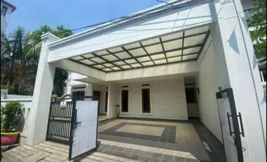 disewakan rumah bagus furnished di utan kayu matraman 2 lantai